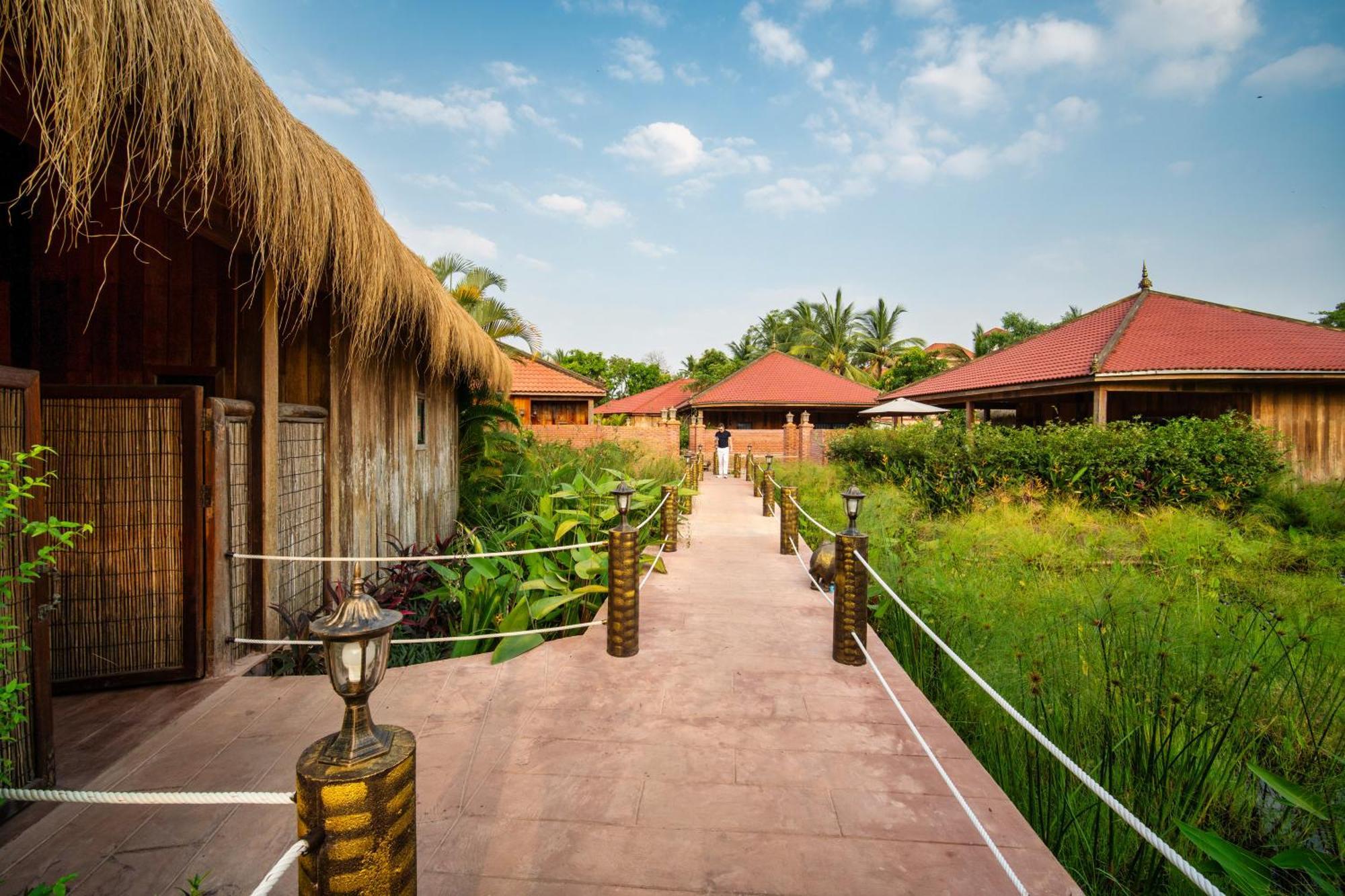 Authentic Khmer Village Resort Siem Reap Buitenkant foto
